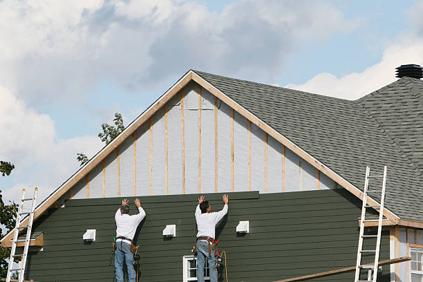 Professional Siding Repair technician working in Saluda, VA